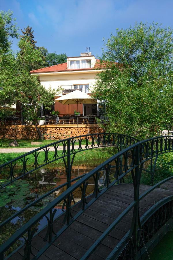 Areal Botanika Hotel Unhost Exterior photo